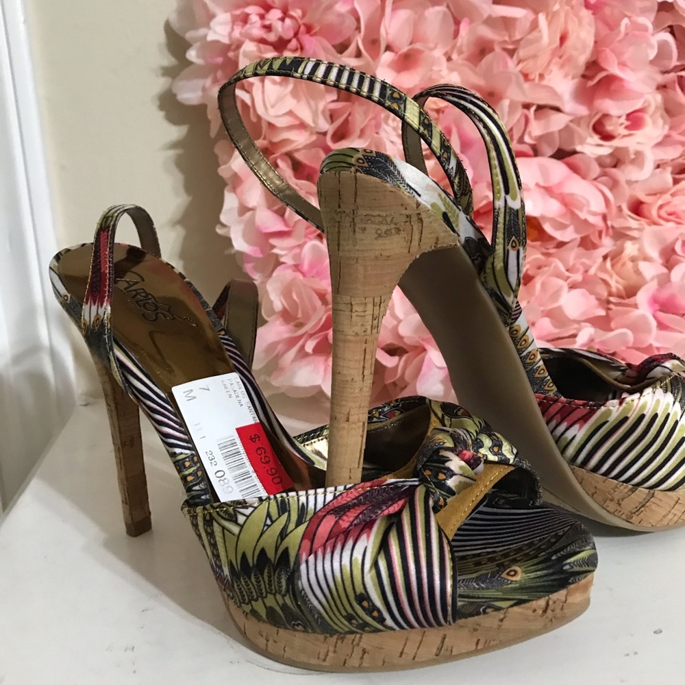 NWOT CARLOS SANTANA CORK HEELS